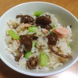 なめこと鮭の炊き込みご飯